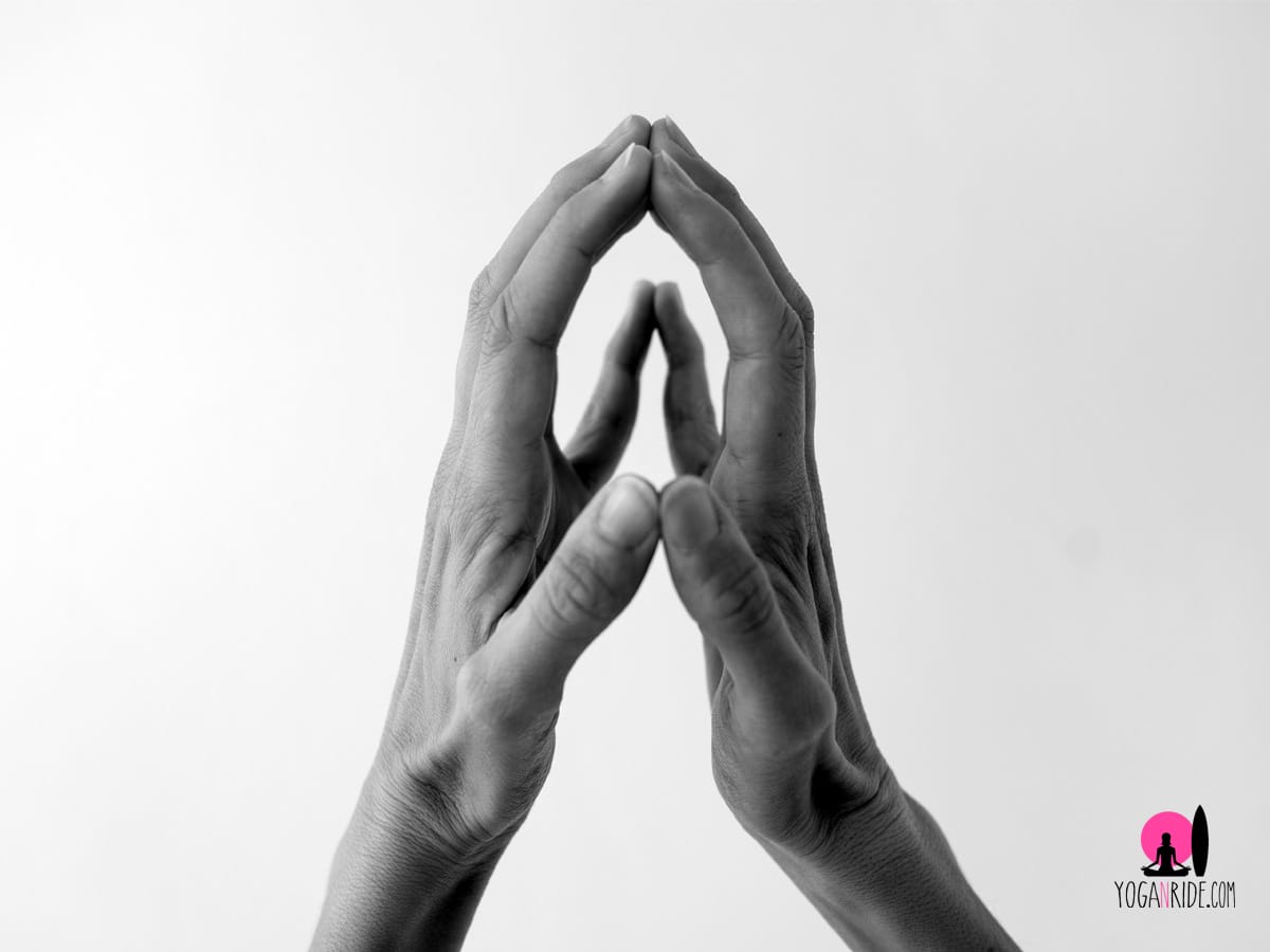 Hakini mudra