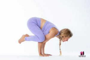 posizione corvo kakasana