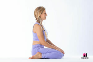 posizione eroe virasana