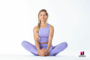 posizione farfalla baddha konasana