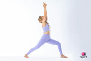 posizione guerriero I Virabhadrasana I
